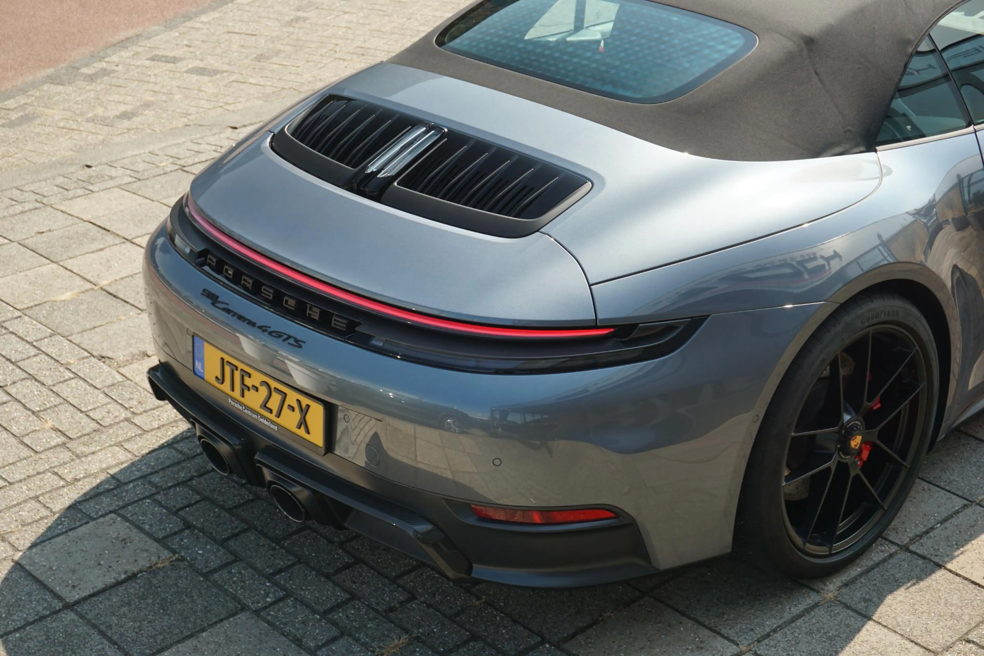 Porsche 992 Cabrio 3.6 T-Hybrid Carrera 4 GTS — photo 13