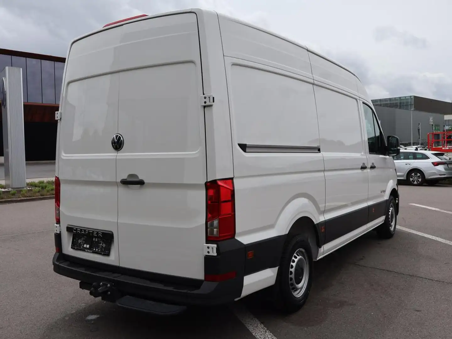 Volkswagen Crafter Crafter 35 Bestelwagen L3H3 2.0TDI FWD 140PK 6V / DEMO Blanco - 2