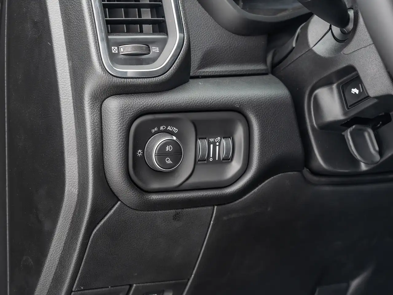 RAM 3500 снимка RAM 3500