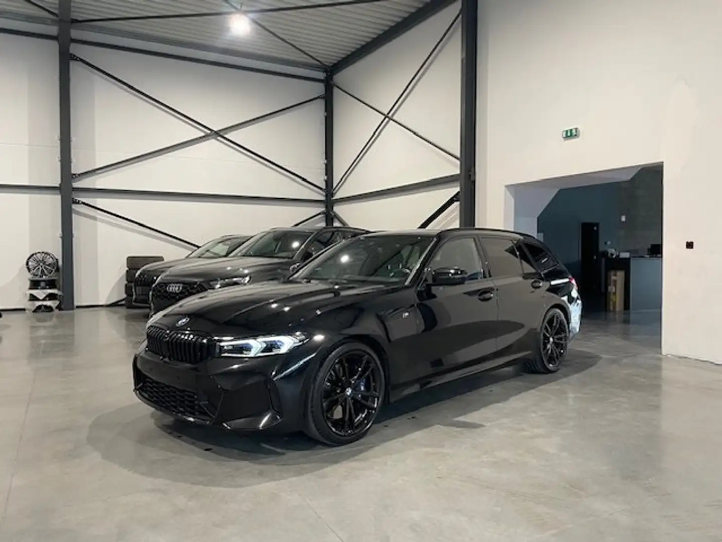 BMW 318 Facelift M-Pack met Garantie Negro - 1