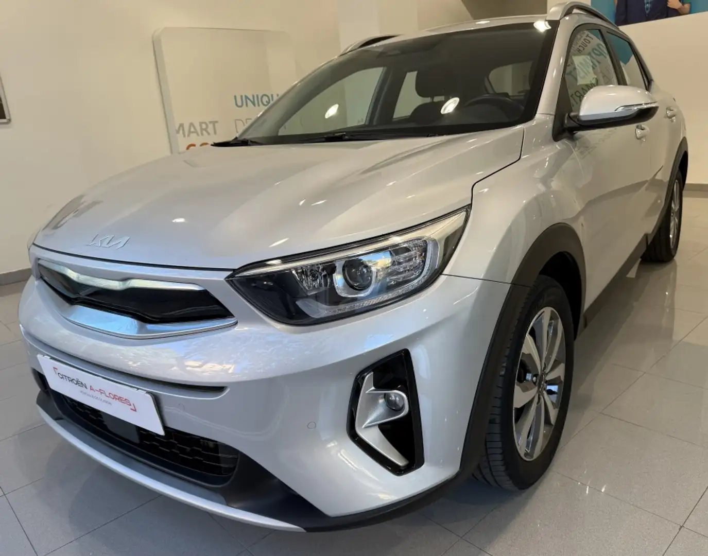 Kia Stonic 1.0 T-GDi MHEV Drive 100 Grau - 1