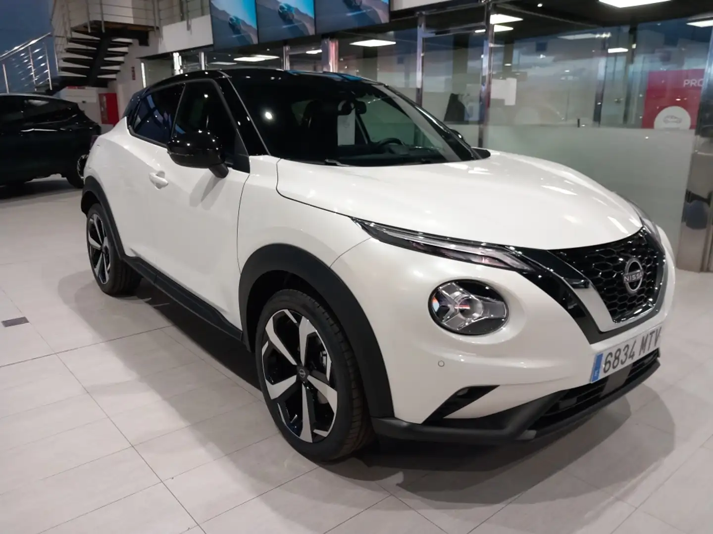 Nissan Juke 1.0 DIG-T Tekna 4x2 114 Wit - 1