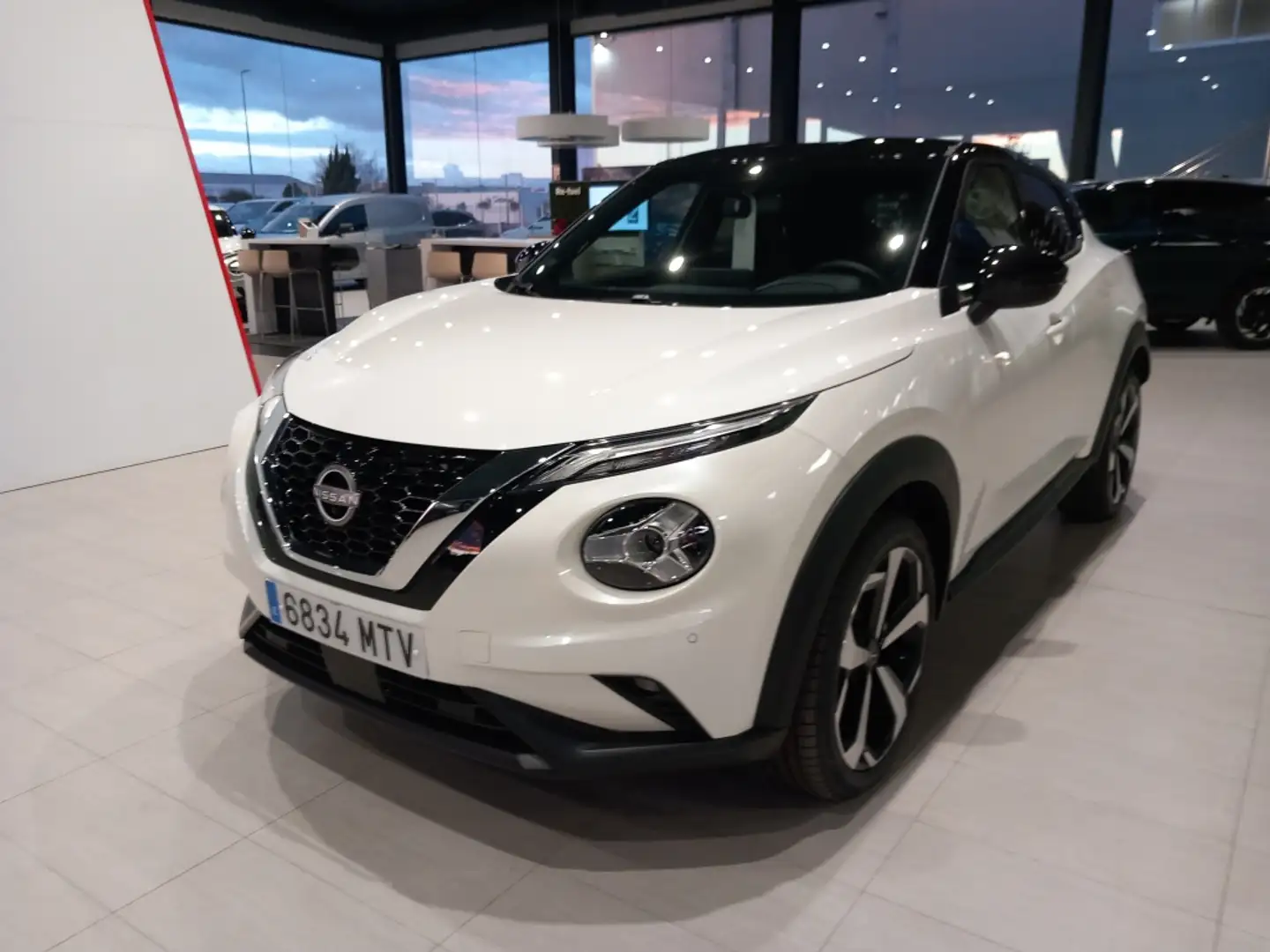 Nissan Juke 1.0 DIG-T Tekna 4x2 114 Wit - 2
