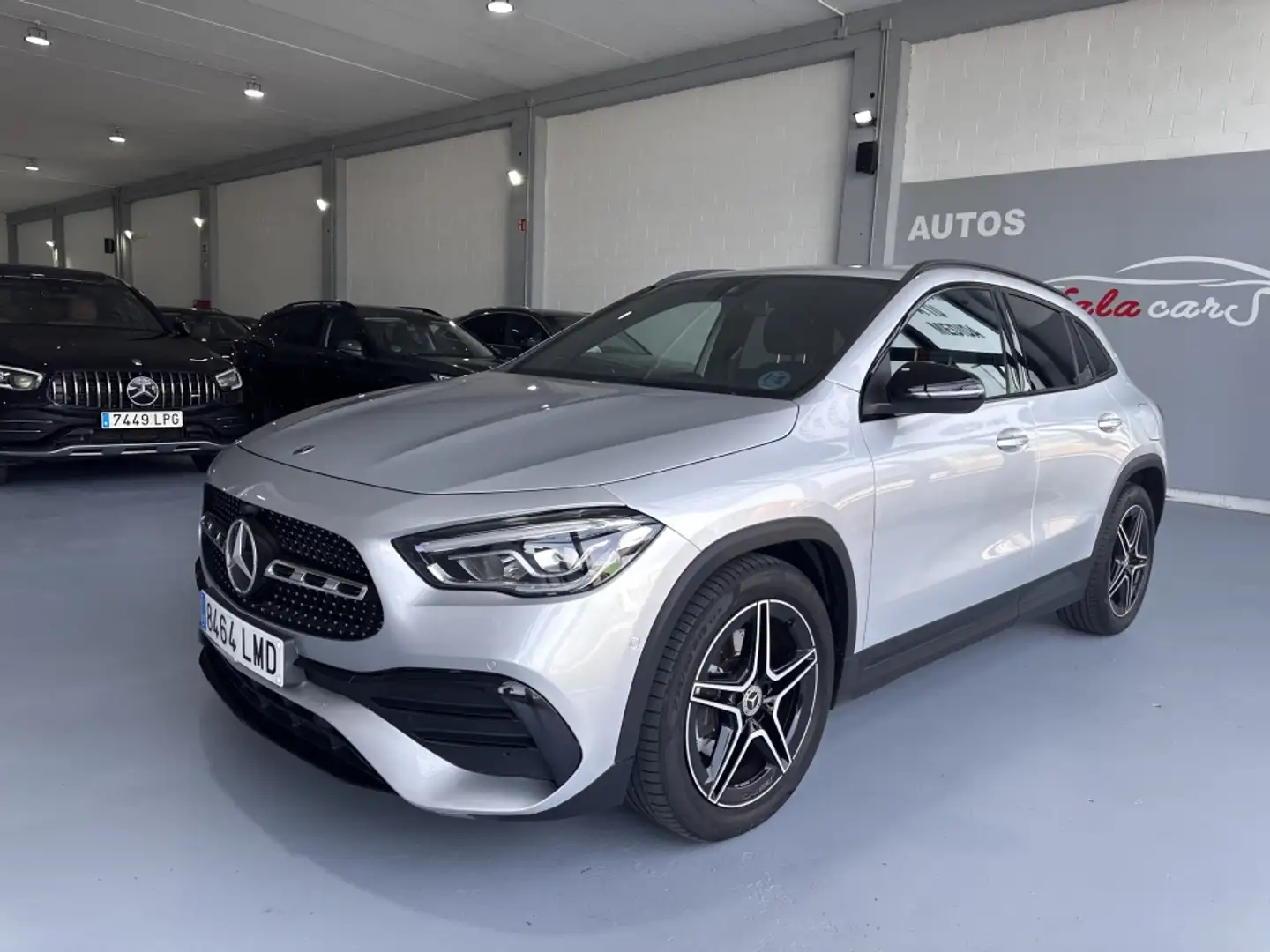 Mercedes-Benz GLA 200 200d 4Matic 8G-DCT Gris - 2