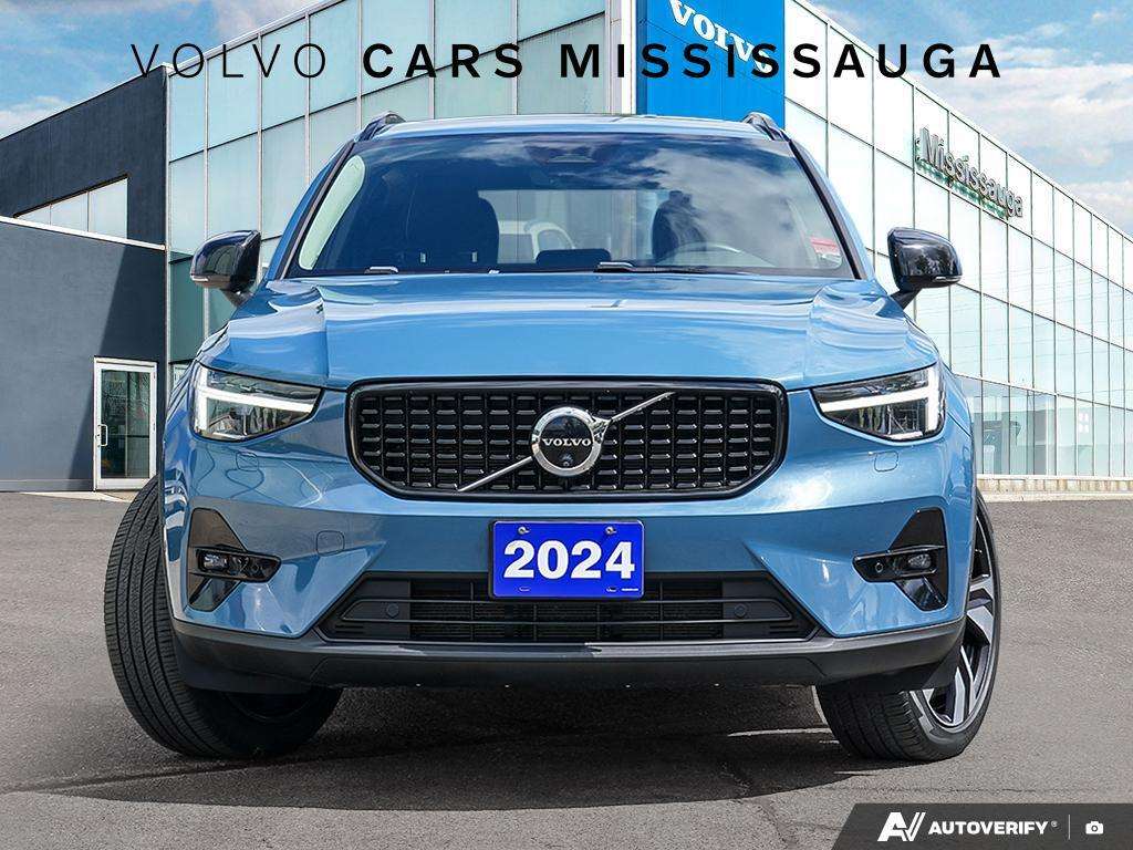 2024 Volvo XC40 B5 AWD Plus Dark Theme — снимка 1