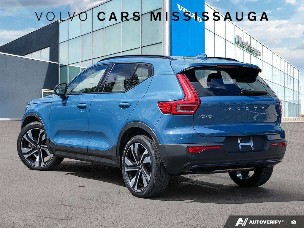 2024 Volvo XC40 B5 AWD Plus Dark Theme — снимка 1