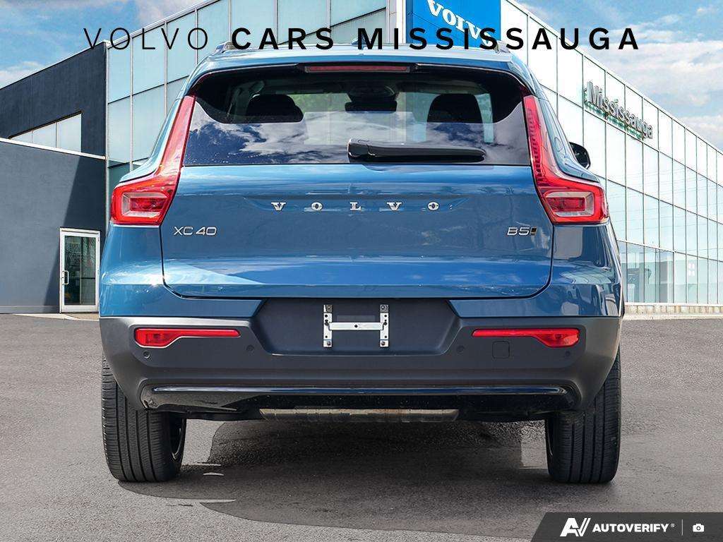 2024 Volvo XC40 B5 AWD Plus Dark Theme — снимка 1