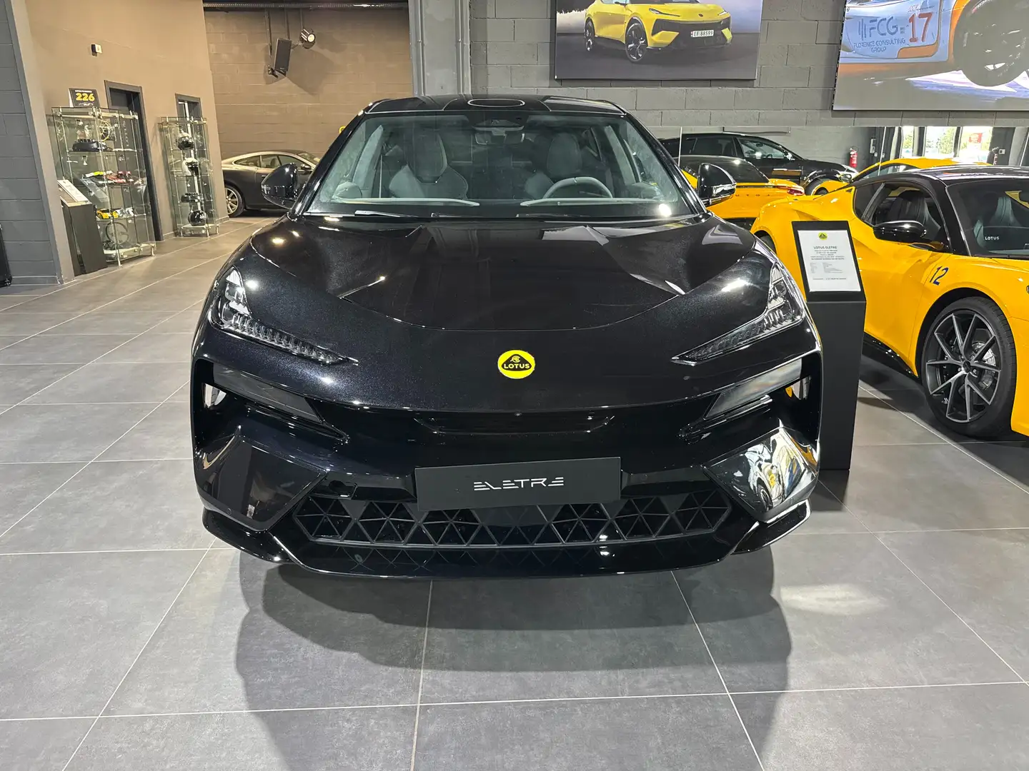 Lotus Eletre Eletre Negro - 2