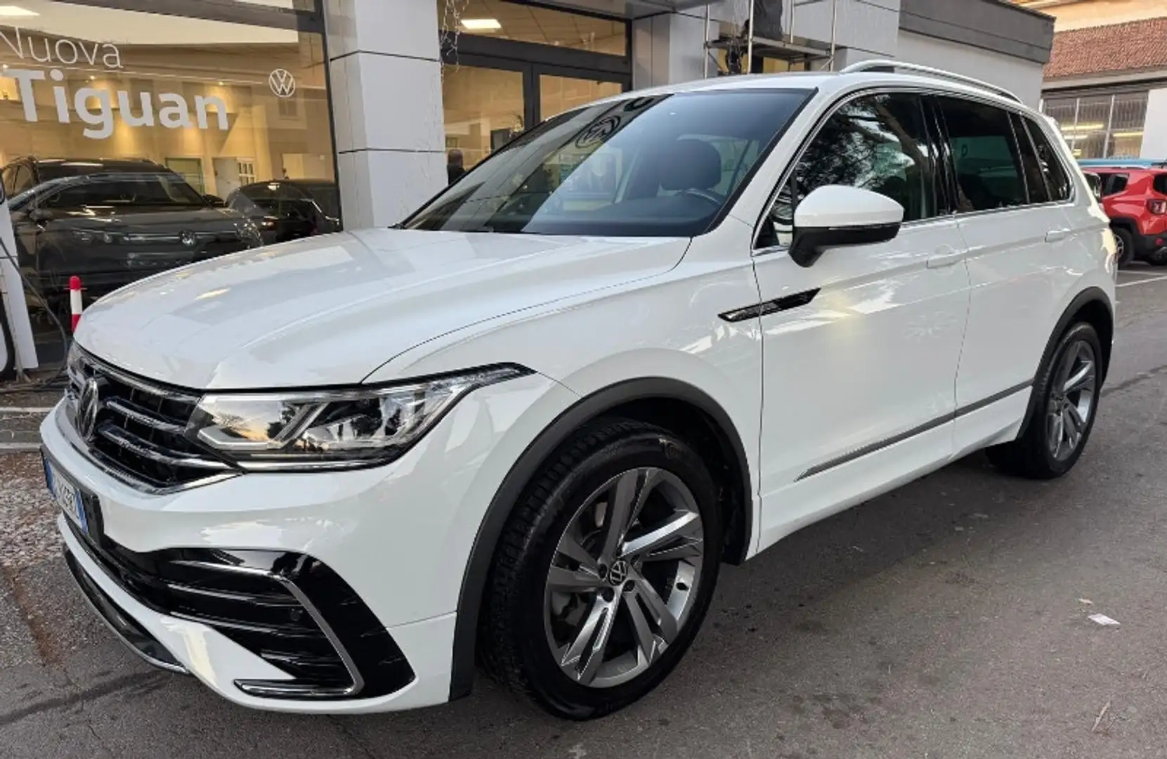 Volkswagen Tiguan Tiguan 2.0 TDI 150 CV SCR DSG R-Line Weiß - 1
