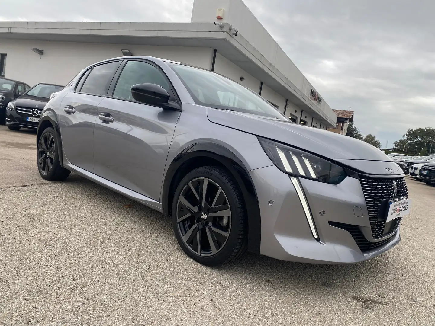 Peugeot 208 208 5p 1.5 bluehdi GT Line 100cv * TETTO * Gris - 2