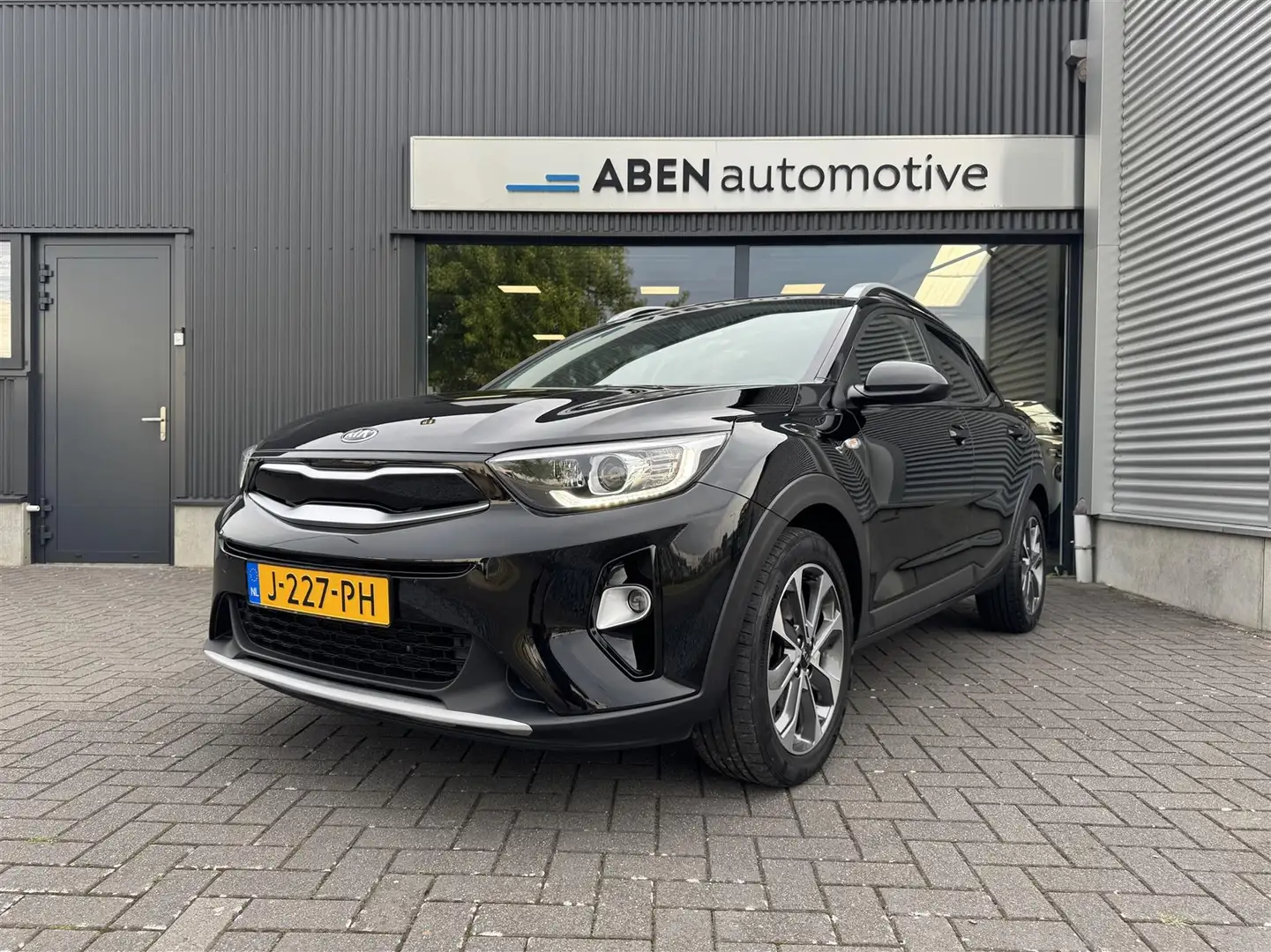 Kia Stonic 1.0 T-GDI 100PK Sports Edition (NAVI|CAMERA|TREKHA Noir - 1