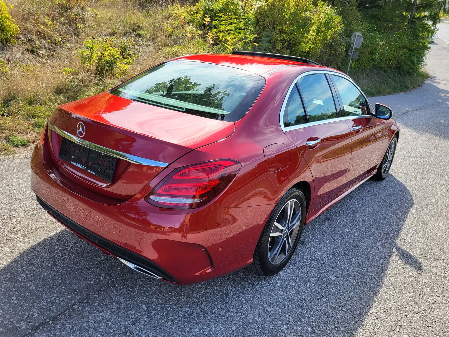 Mercedes-Benz C 400 4Matic AMG Line Aut.// ERSTBESITZ - TOP ZUSTAND  / Červená - 2