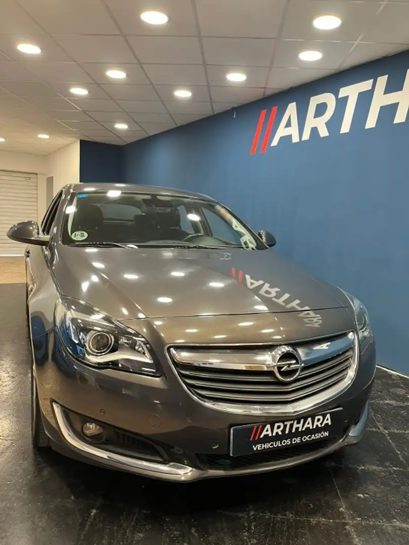 Opel Insignia Berlina Manual de 5 Puertas Grijs - 1