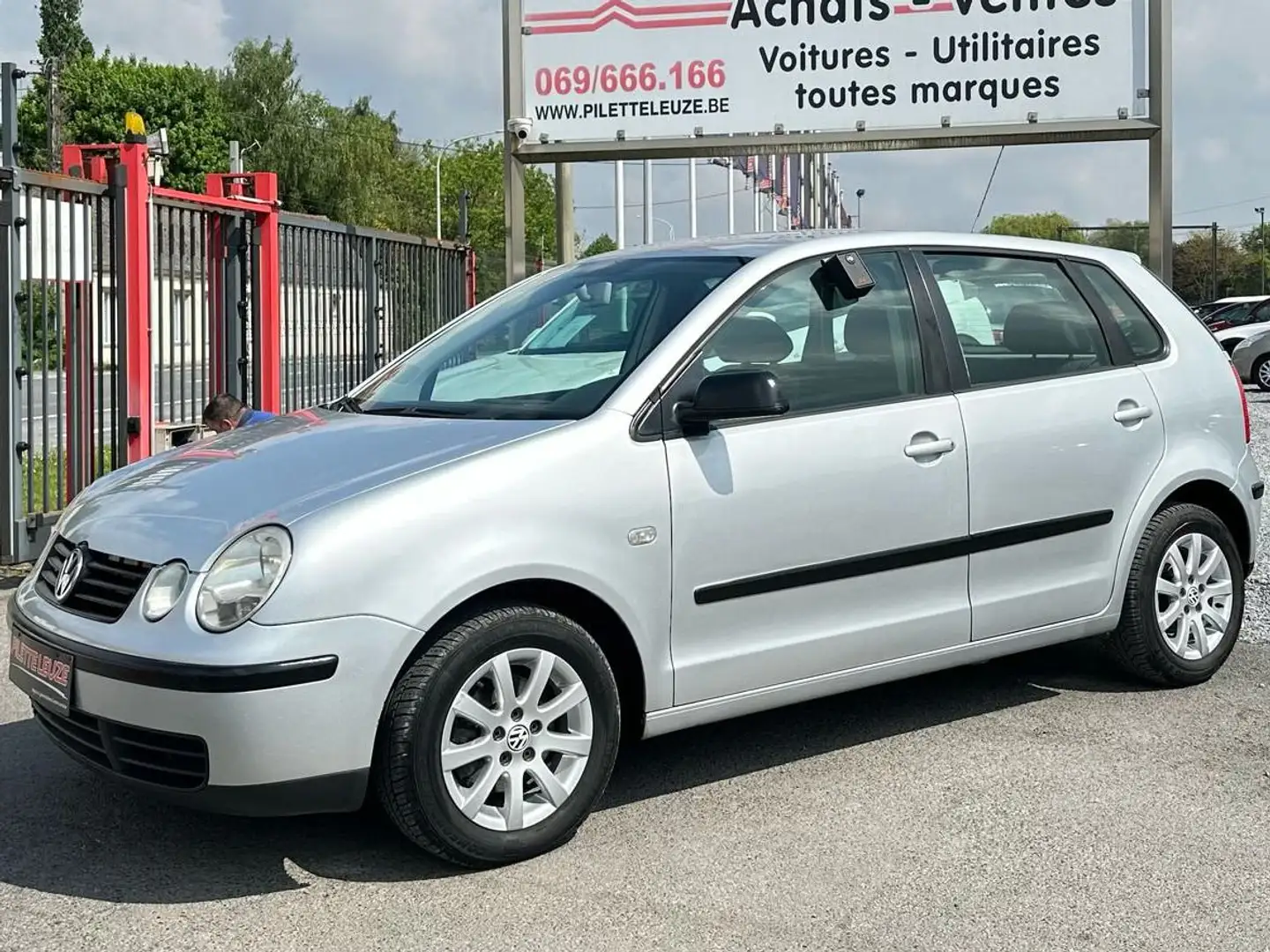 Volkswagen Polo 1.2i 12v Base Grau - 2