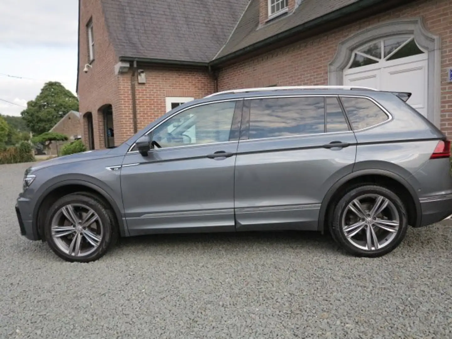 Volkswagen Tiguan Allspace 2.0 TDI R-LINE 7PL.+PANOR. DAK+PROMO+GARANTIE Grijs - 2