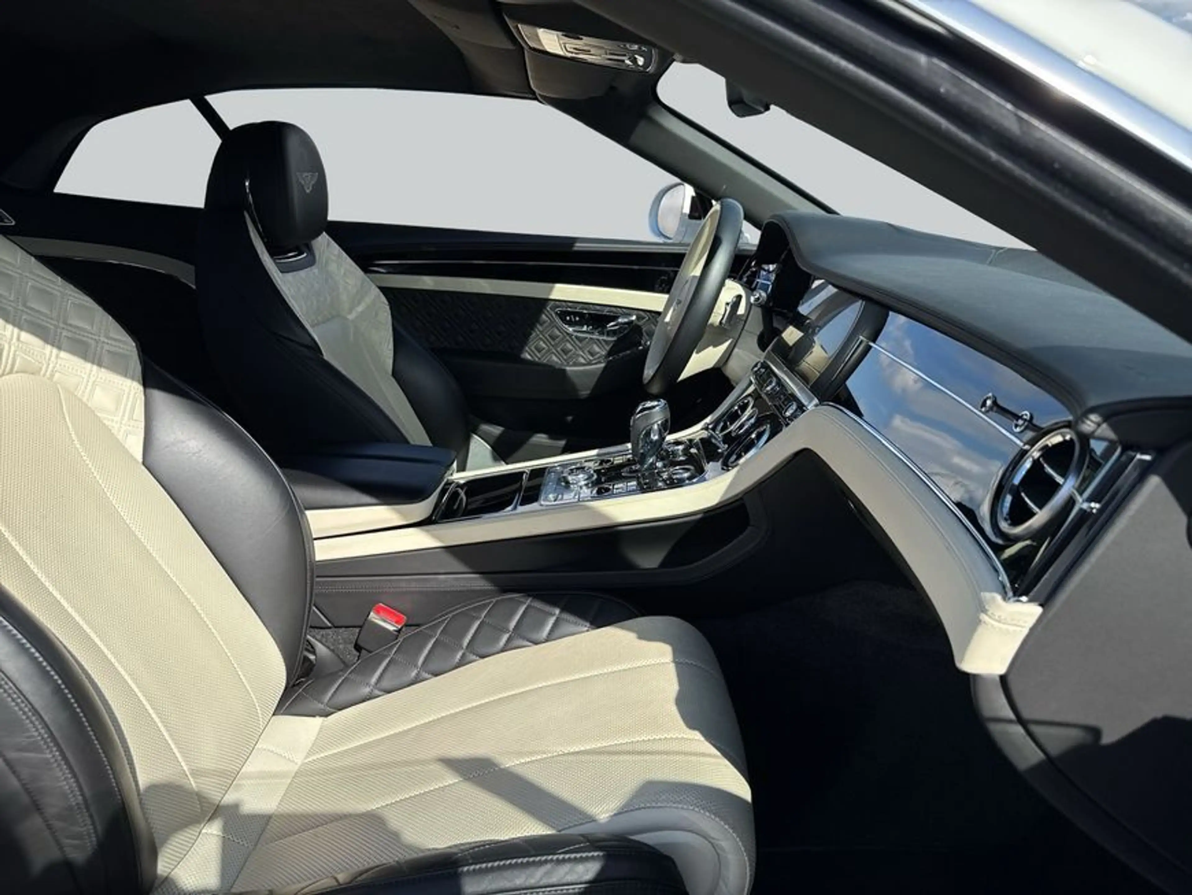 Bentley Continental GTC New Continental GTC V8 — photo 15