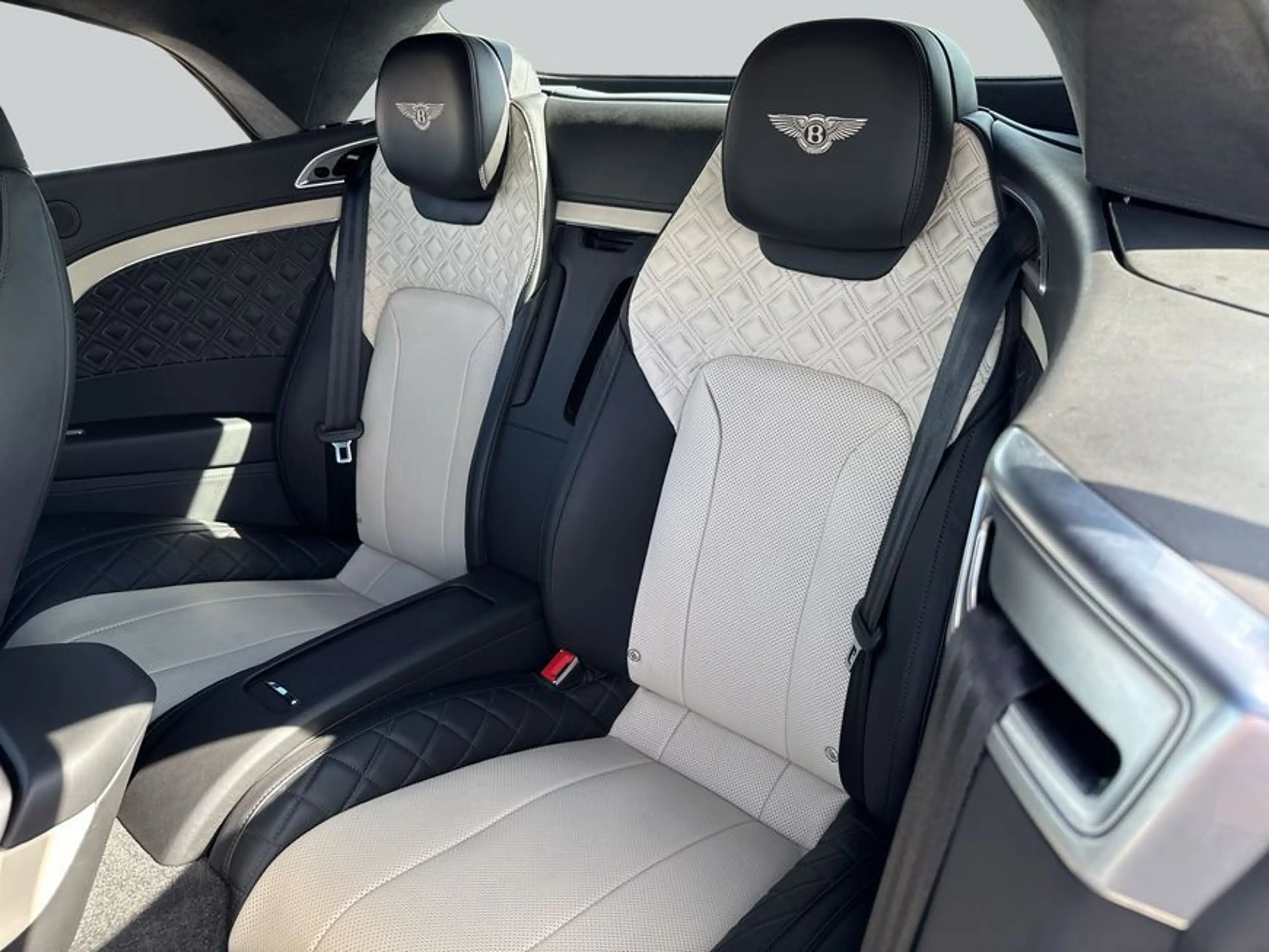 Bentley Continental GTC New Continental GTC V8 — photo 14