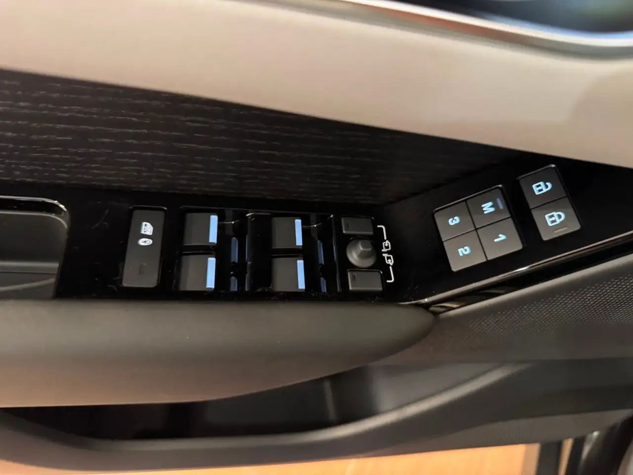 Land Rover Range Rover Velar снимка Land Rover Range Rover Velar