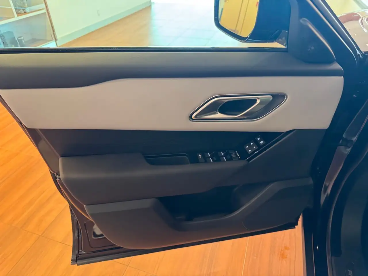 Land Rover Range Rover Velar снимка Land Rover Range Rover Velar