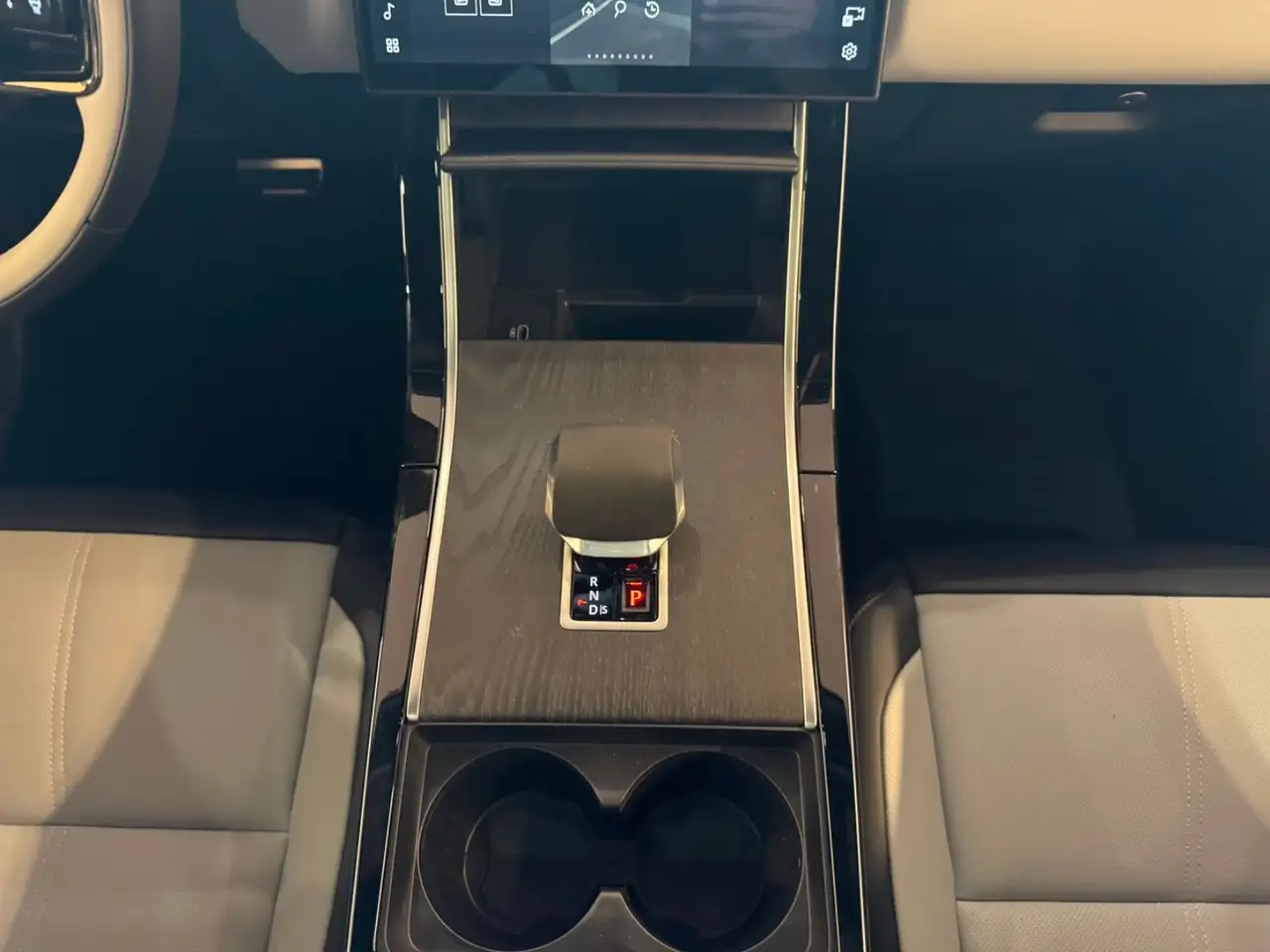Land Rover Range Rover Velar снимка Land Rover Range Rover Velar