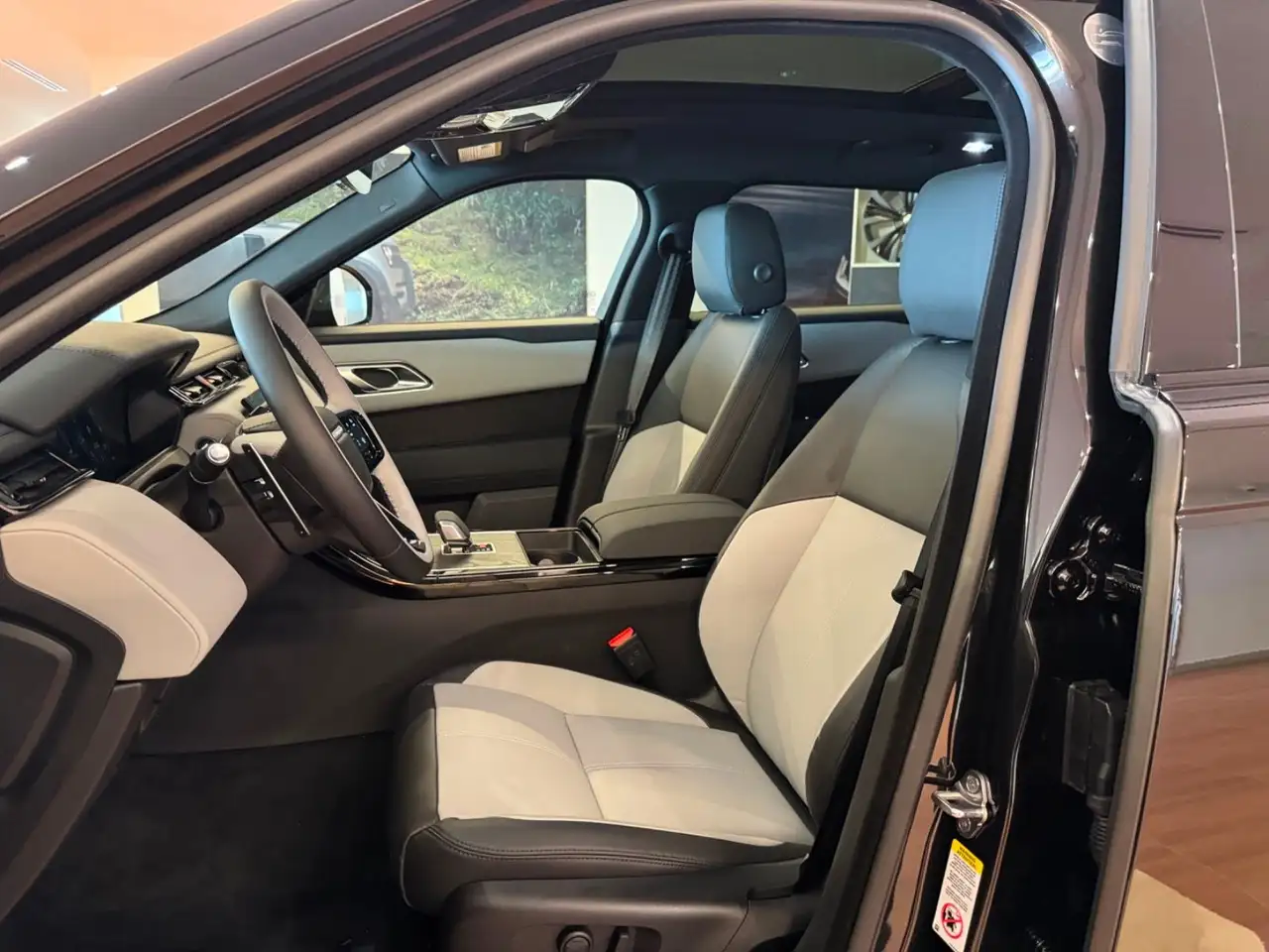 Land Rover Range Rover Velar снимка Land Rover Range Rover Velar