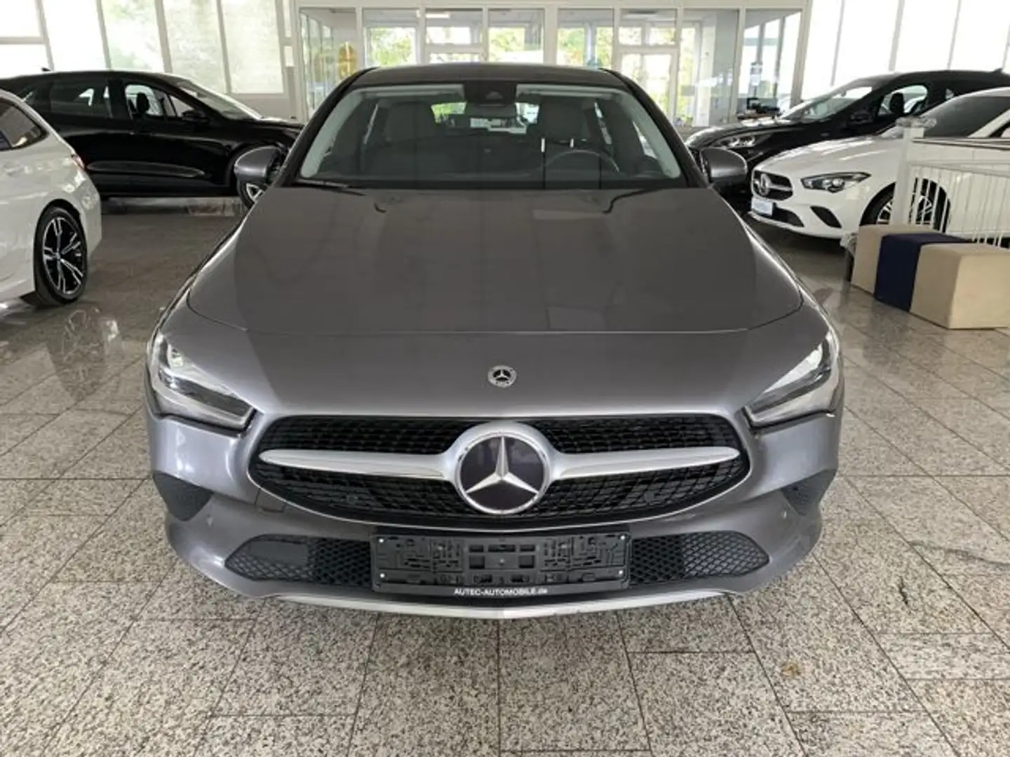 Mercedes-Benz CLA 200 d Shooting Brake NAV+SITZH.+TEMPOM+SPURH Grau - 2