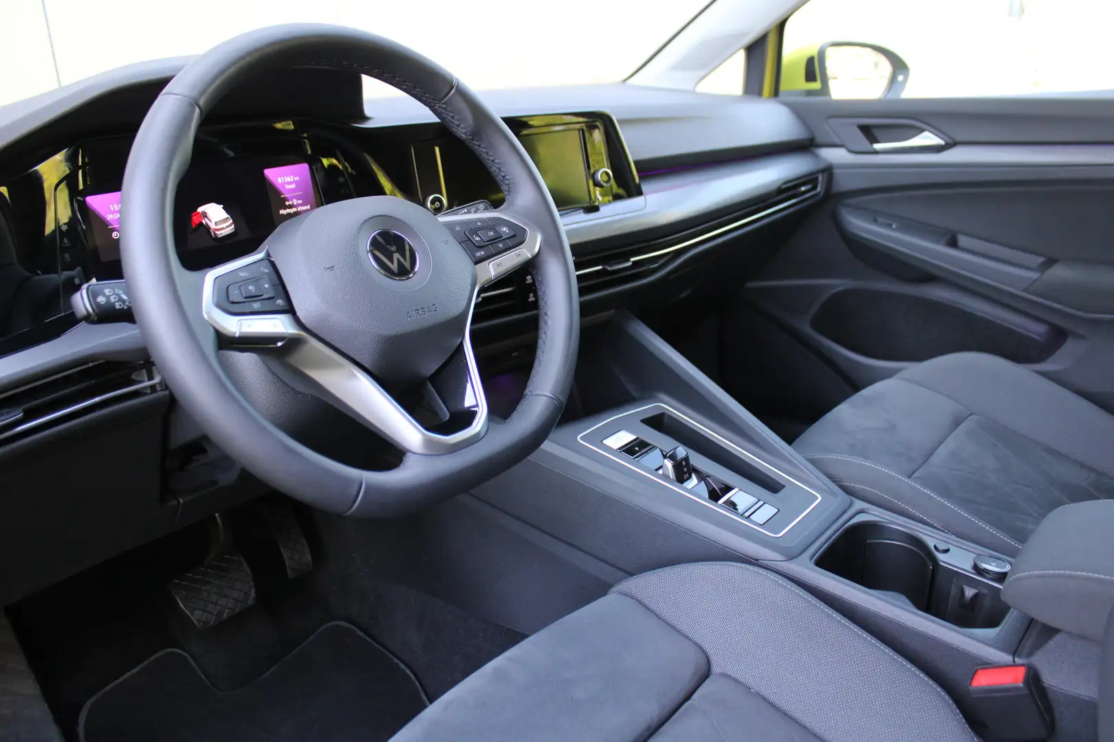 Volkswagen Golf 1.5 eTSI Style AUTOMAAT|Pano|Clima|Cruise|LM-Velge Geel - 2