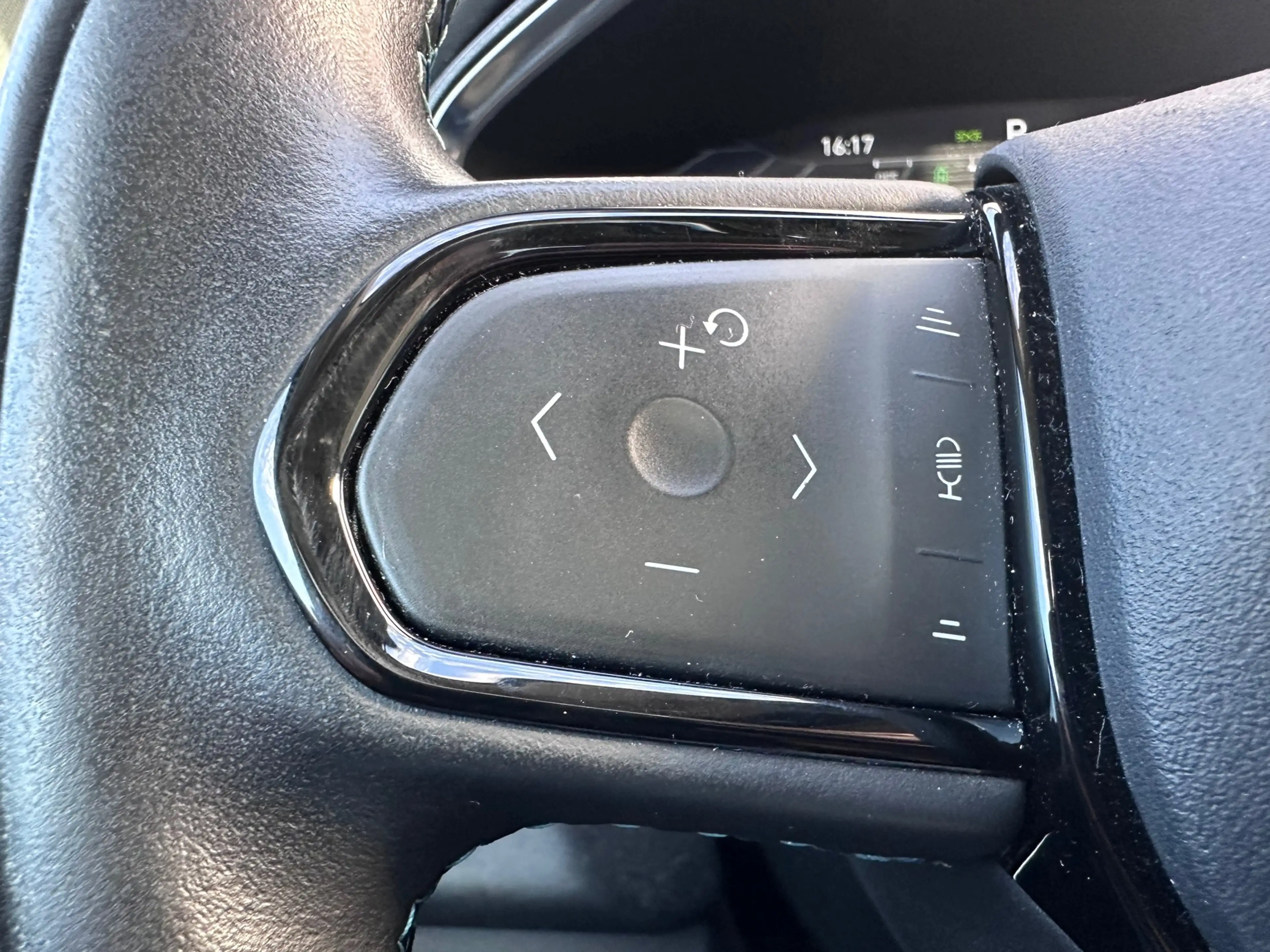 Lynk & Co 01 1.5 PHEV 6,6kWh SOH 97% PANO 360°cam Apple/Android — photo 12