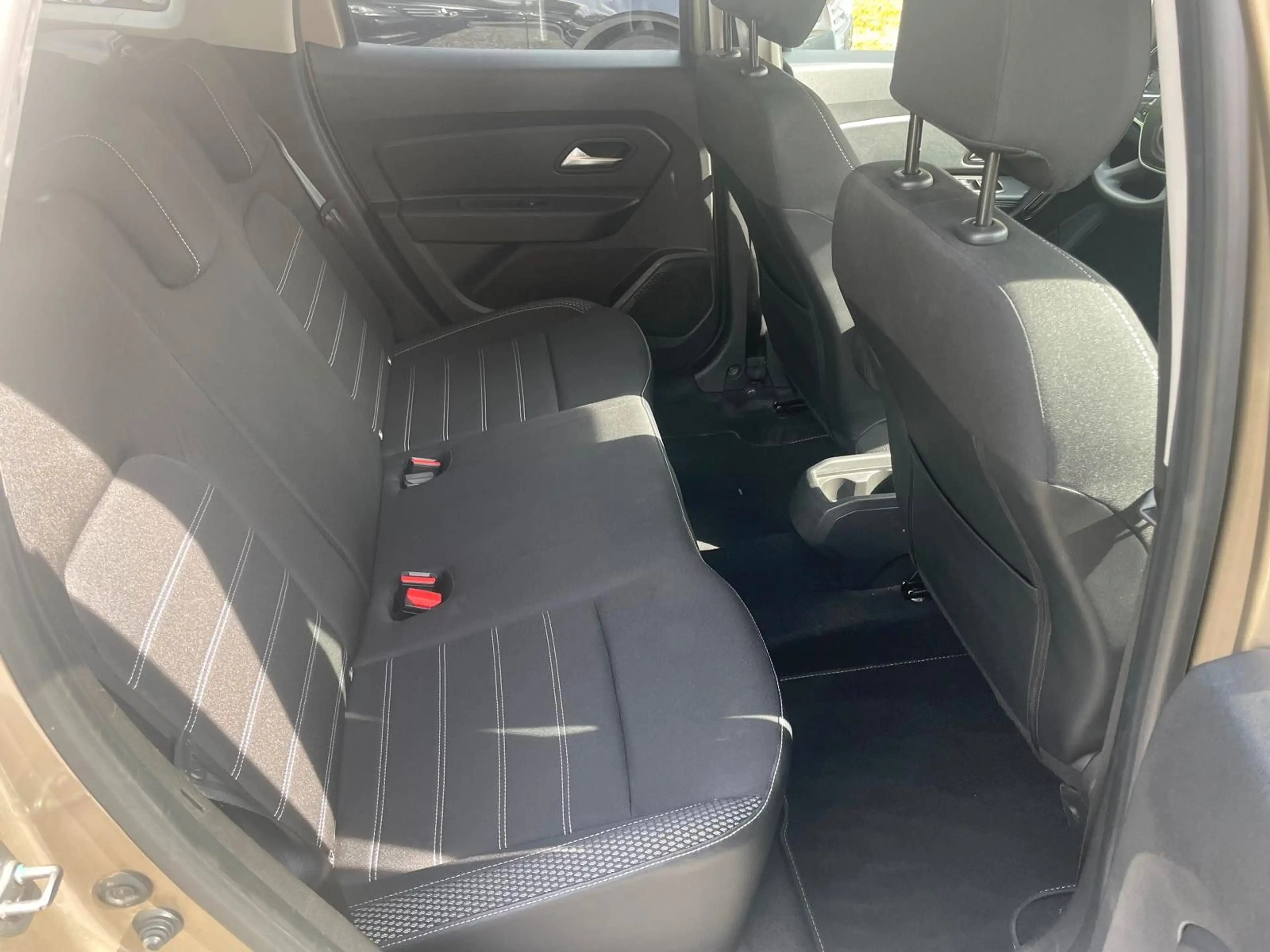 Dacia Duster dCi 110 2WD NAVI   AUTOMATIK — photo 9