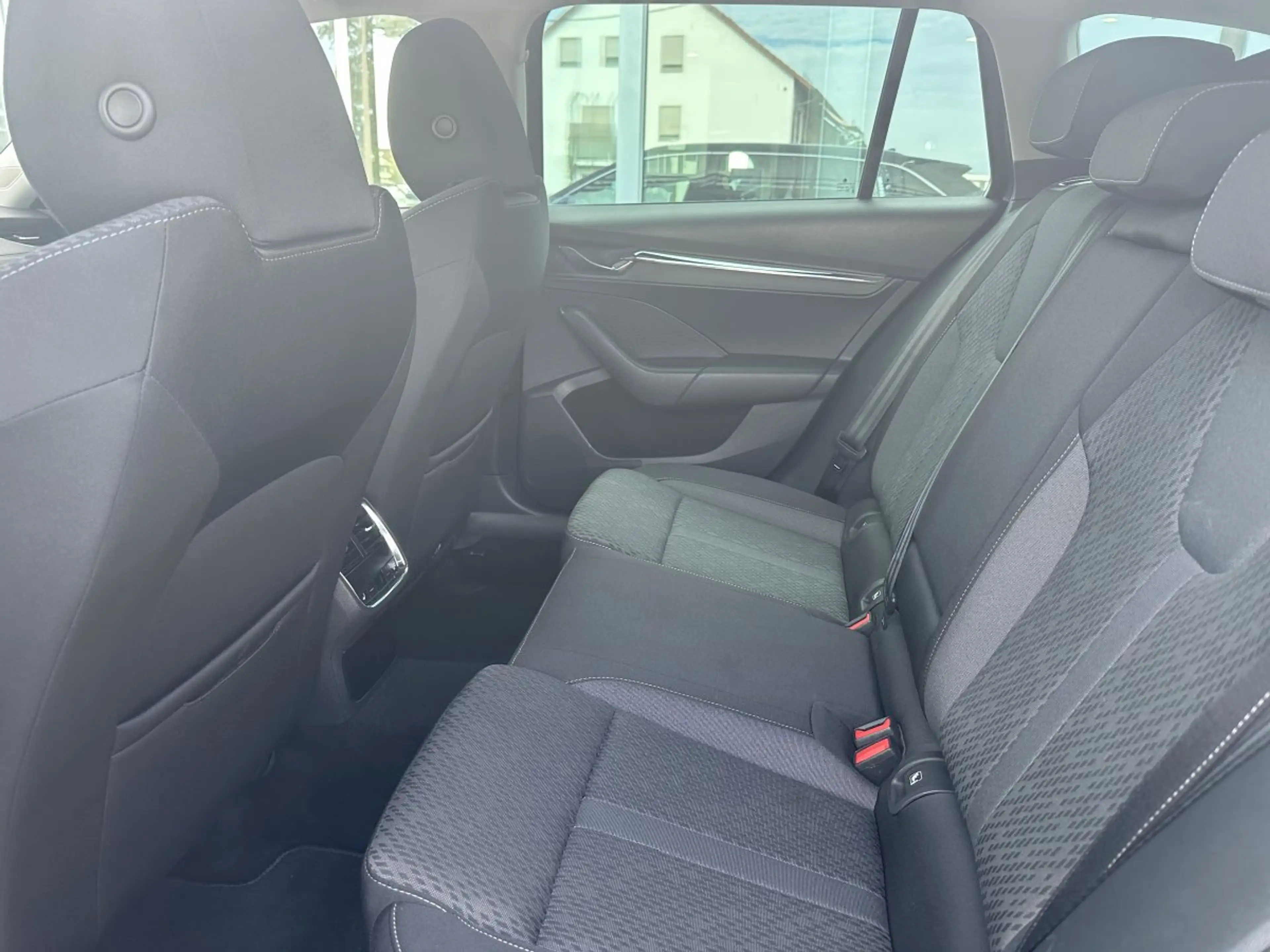 Skoda Octavia Combi 1.5G-TEC DSG FIRST EDITION*VC*LED — photo 10