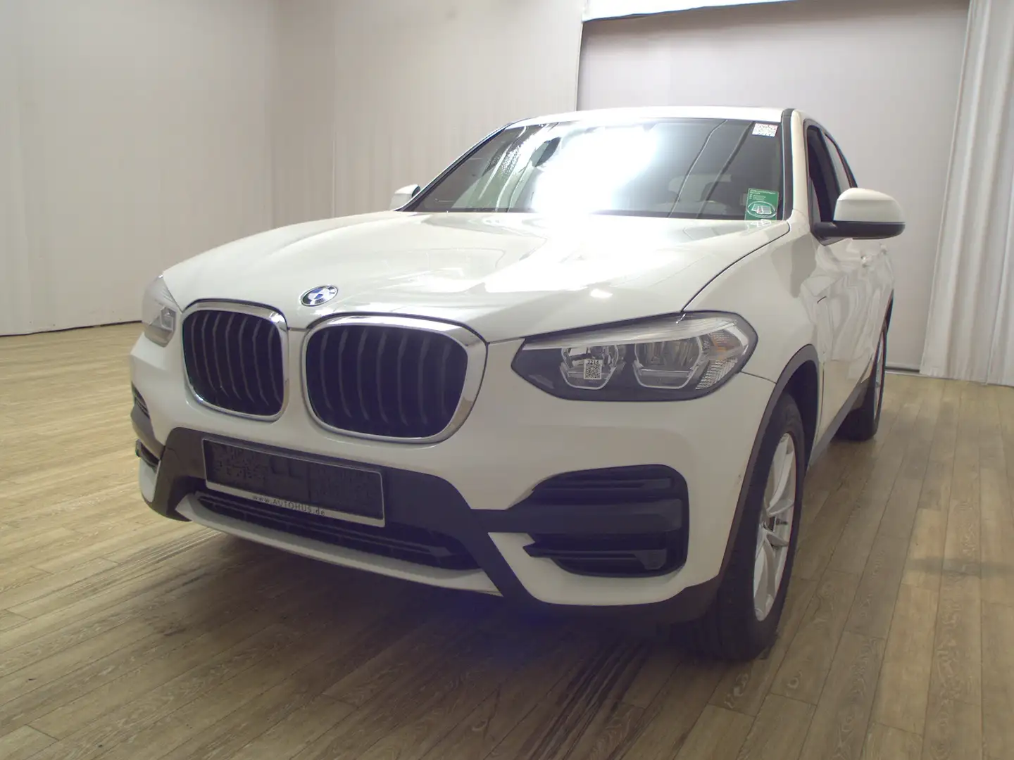 BMW X3 xDrive30e Advantage Navi LED Pano Hifi HuD Weiß - 2