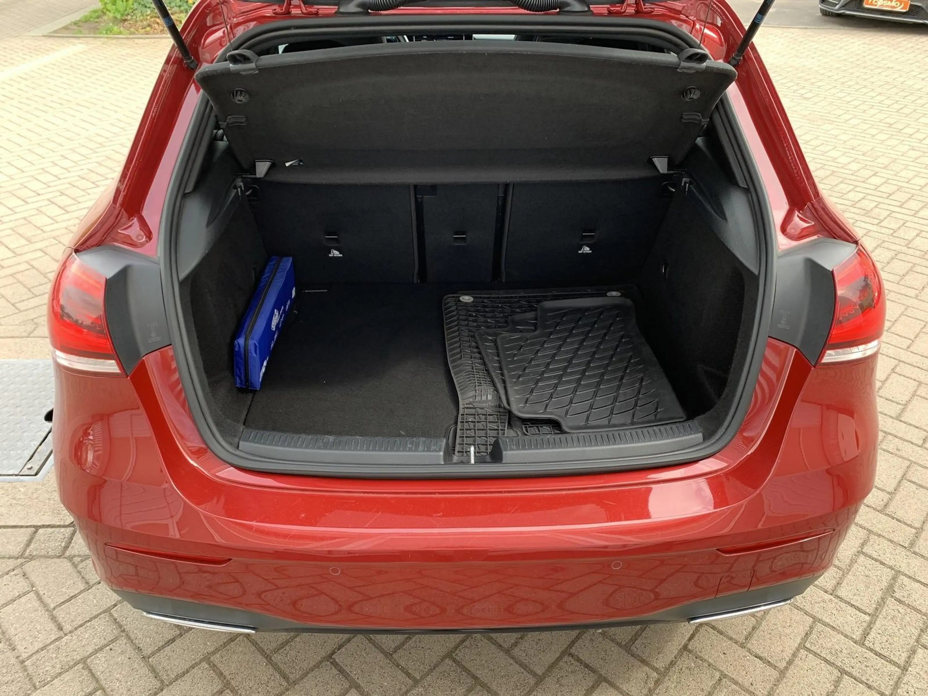 Mercedes-Benz A 200 A200d AMG-Line NightPaket+Ambiente+RFK+Keyless — photo 6