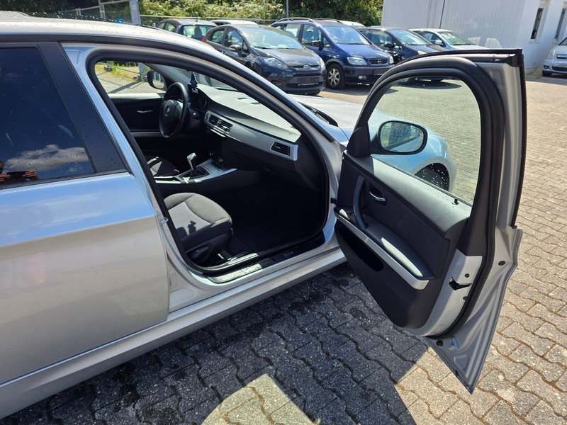 BMW 318 318 i — photo 11
