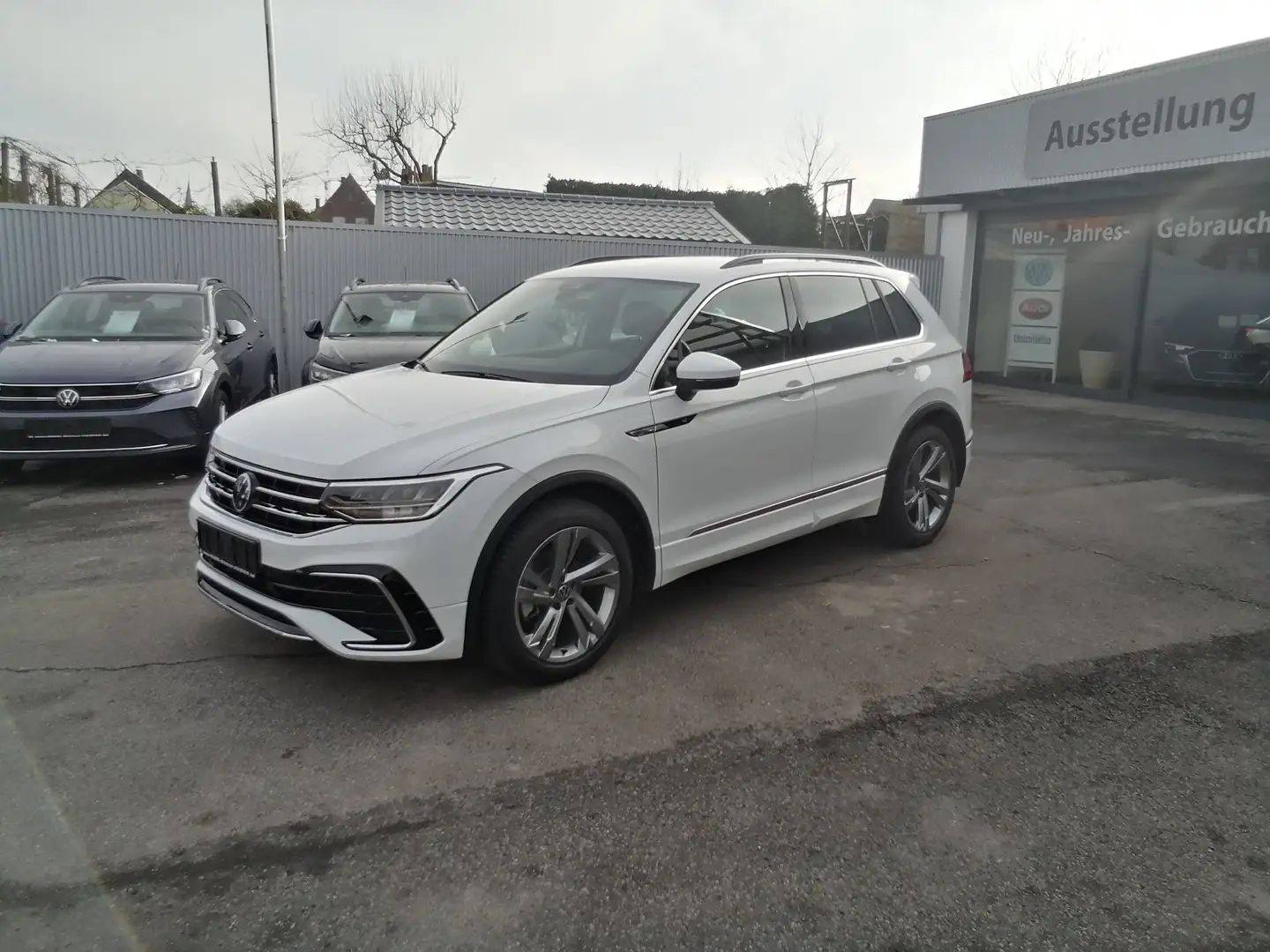 Volkswagen Tiguan 1.5 TSI OPF DSG R-Line NAVI LED ACC AHK KAM EPAKET Weiß - 2