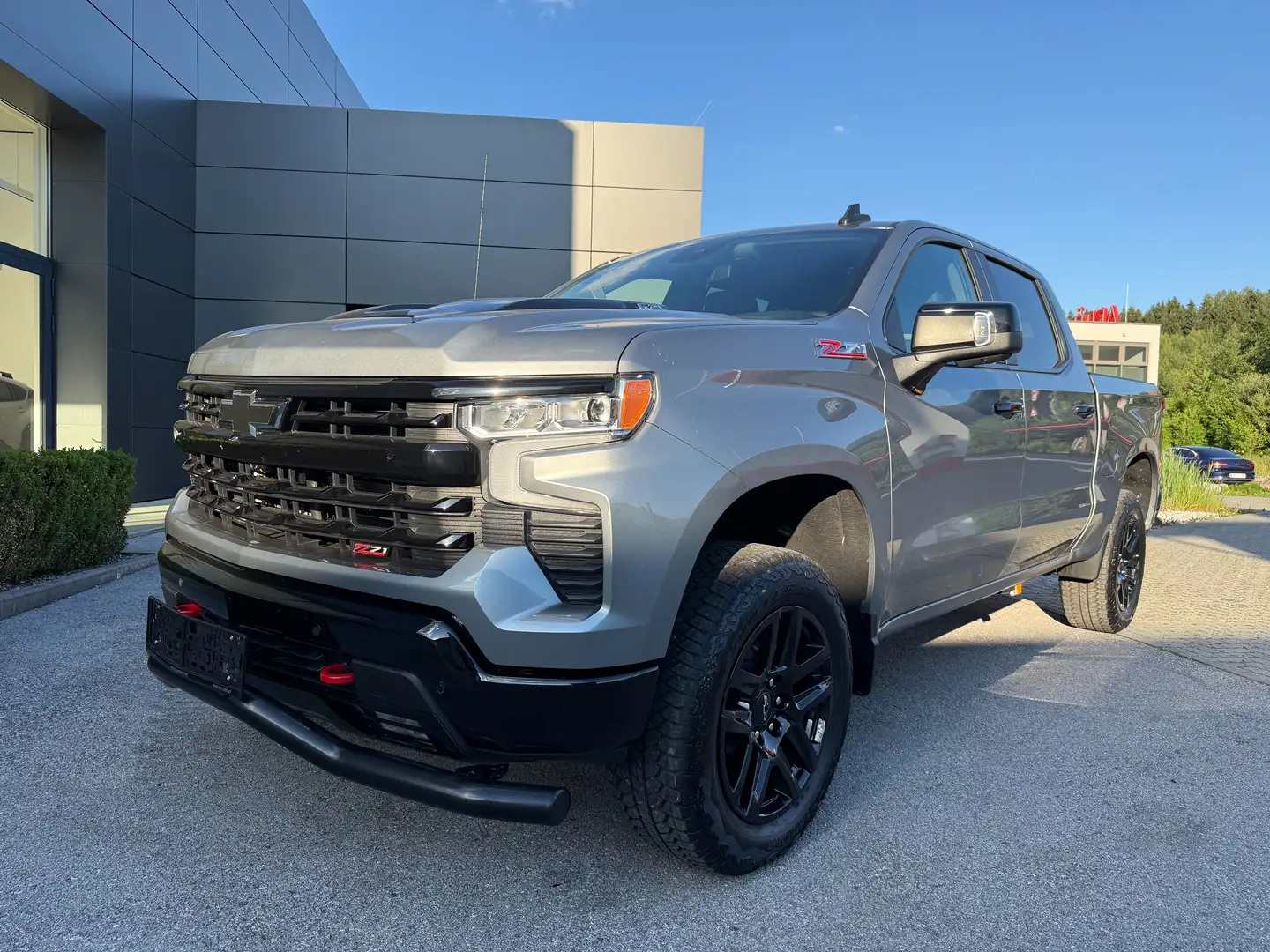 Chevrolet Silverado 1500 Boss Trail (2026) Grau - 2
