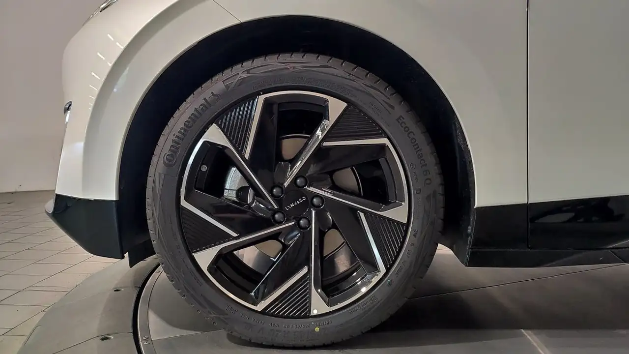 Lynk & Co 02