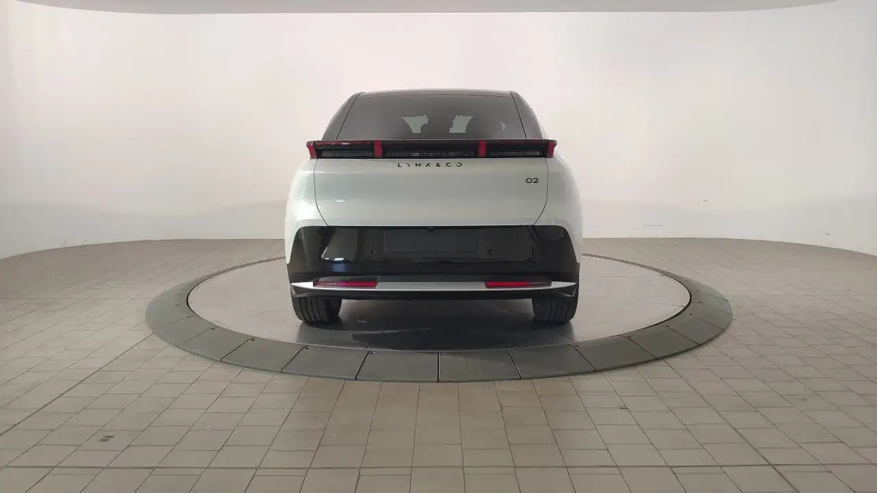 Lynk & Co 02