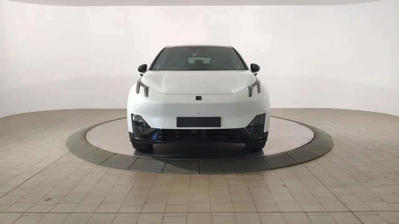 Lynk & Co 02
