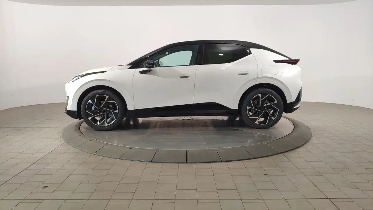 Lynk & Co 02