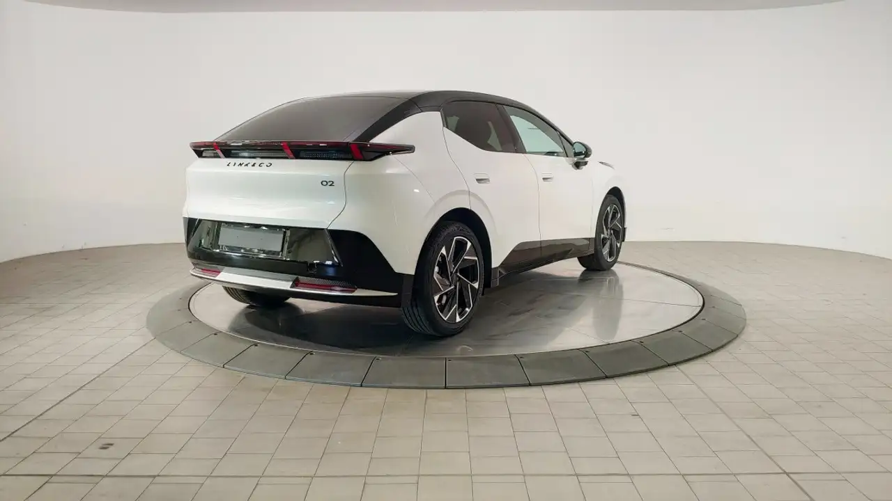 Lynk & Co 02