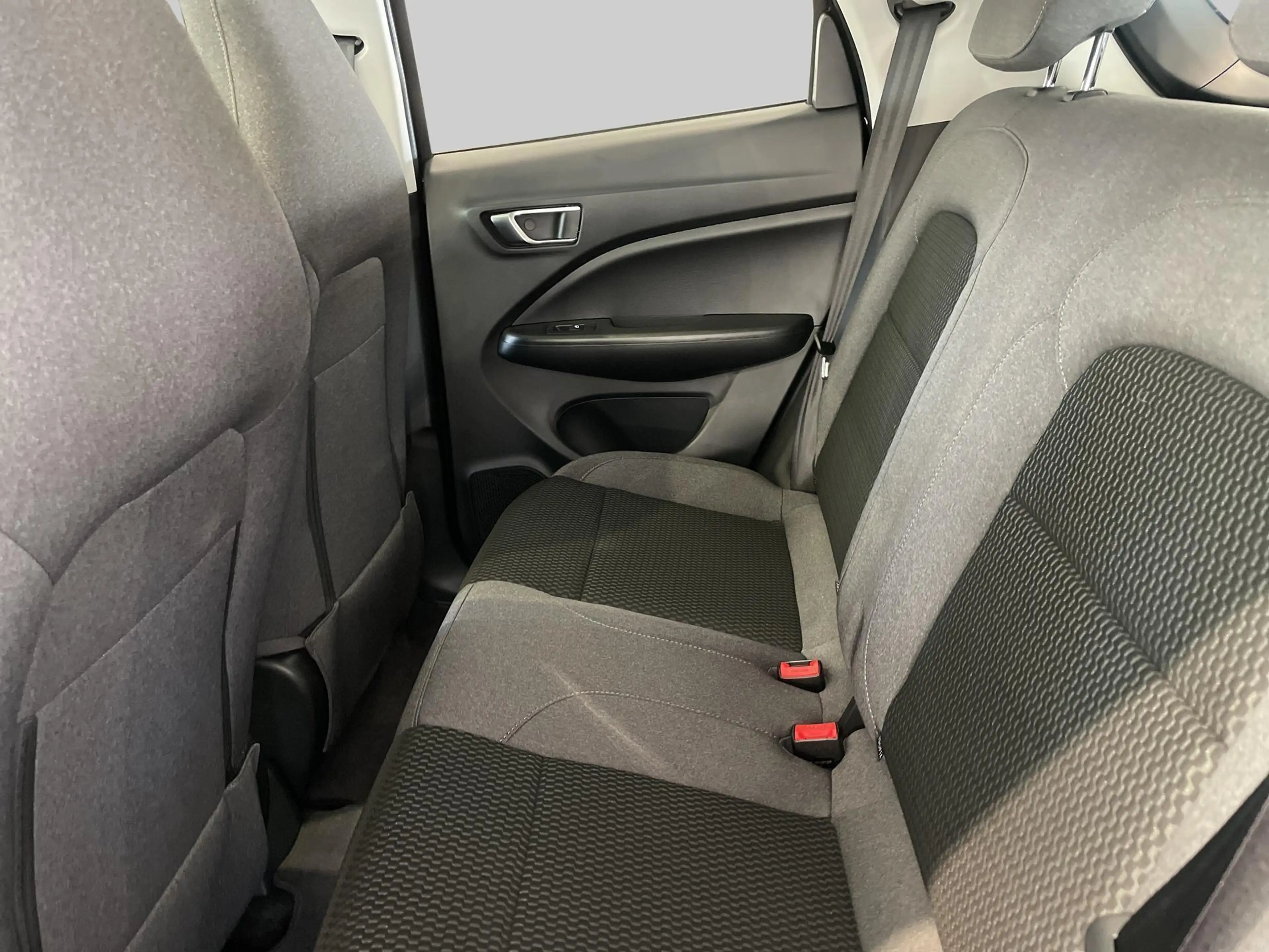 Leapmotor T03 Design 37.3 kWh | Airco (automatisch) | Keyless st — photo 6