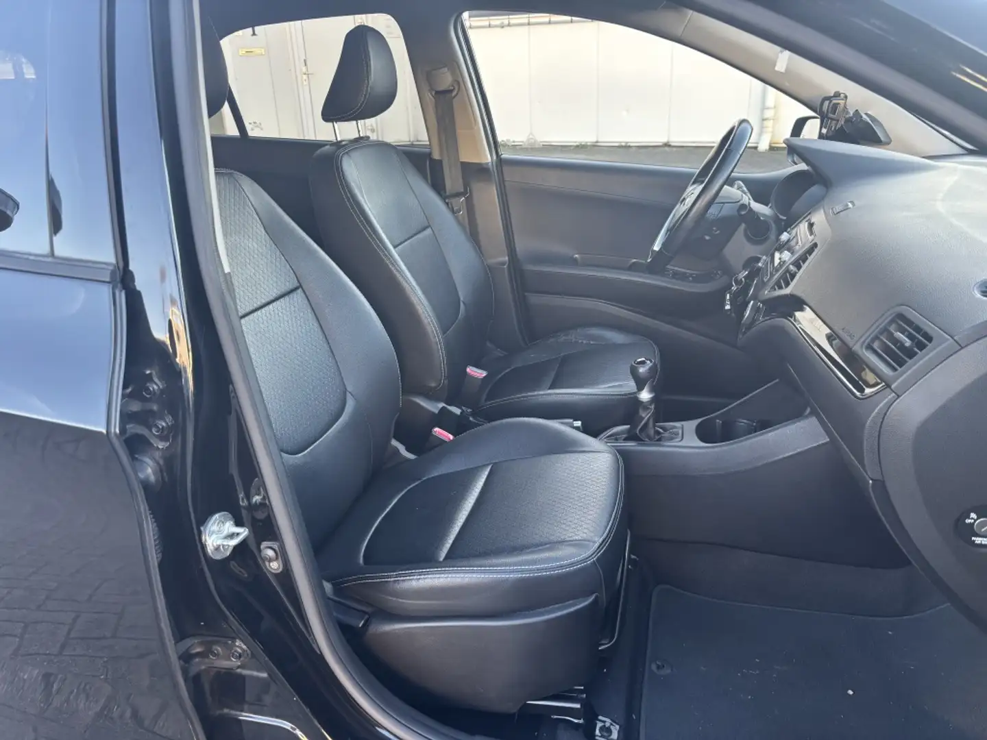 Kia Picanto 1.0 CVVT X-treme Climate Bluetooth Trekhaak Leder Schwarz - 2