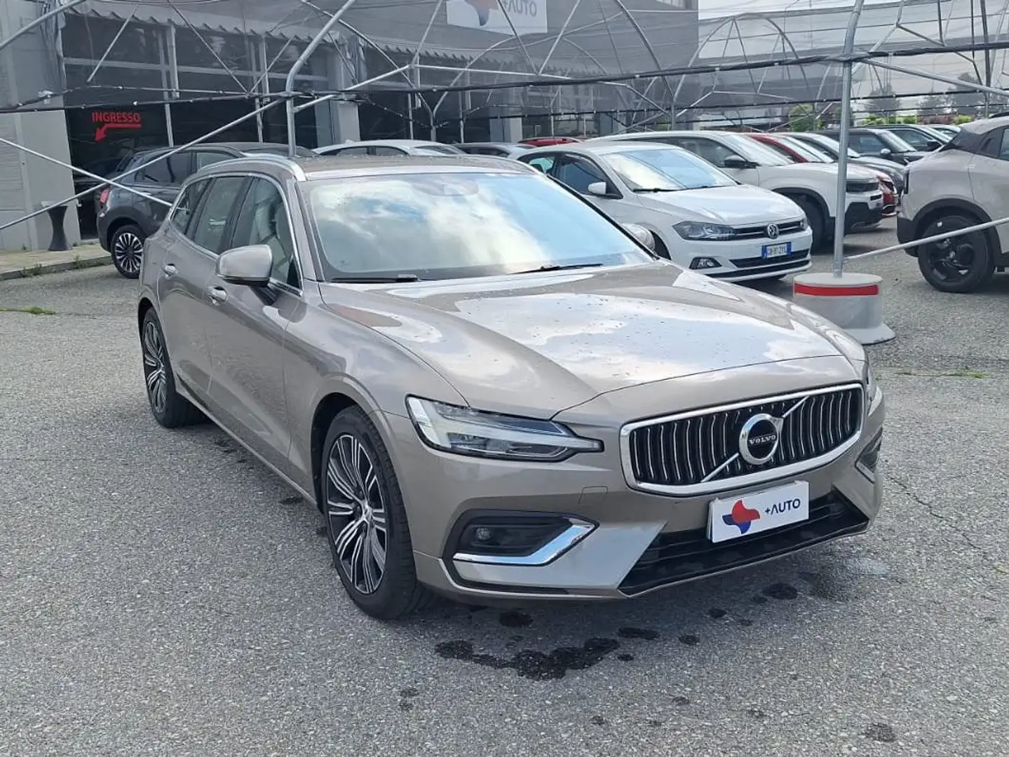 Volvo V60 2.0 b4 Momentum Business Pro auto Grigio - 1