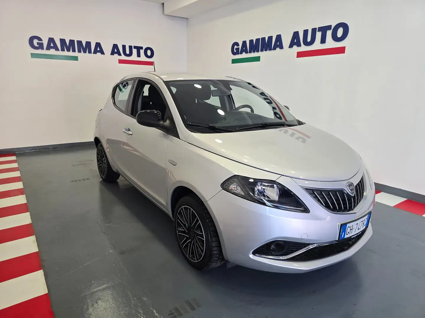 Lancia Ypsilon 1.0 HYBRID GOLD PERFETTA COME NUOVA Argento - 2