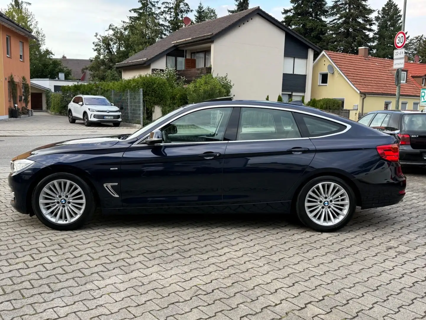 BMW 320 Blau - 2