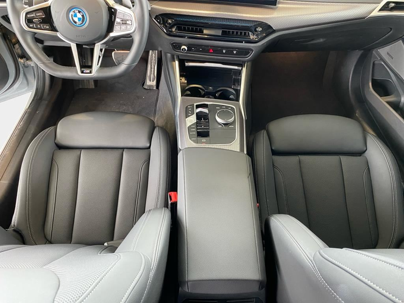 BMW 330 M Sport — photo 12
