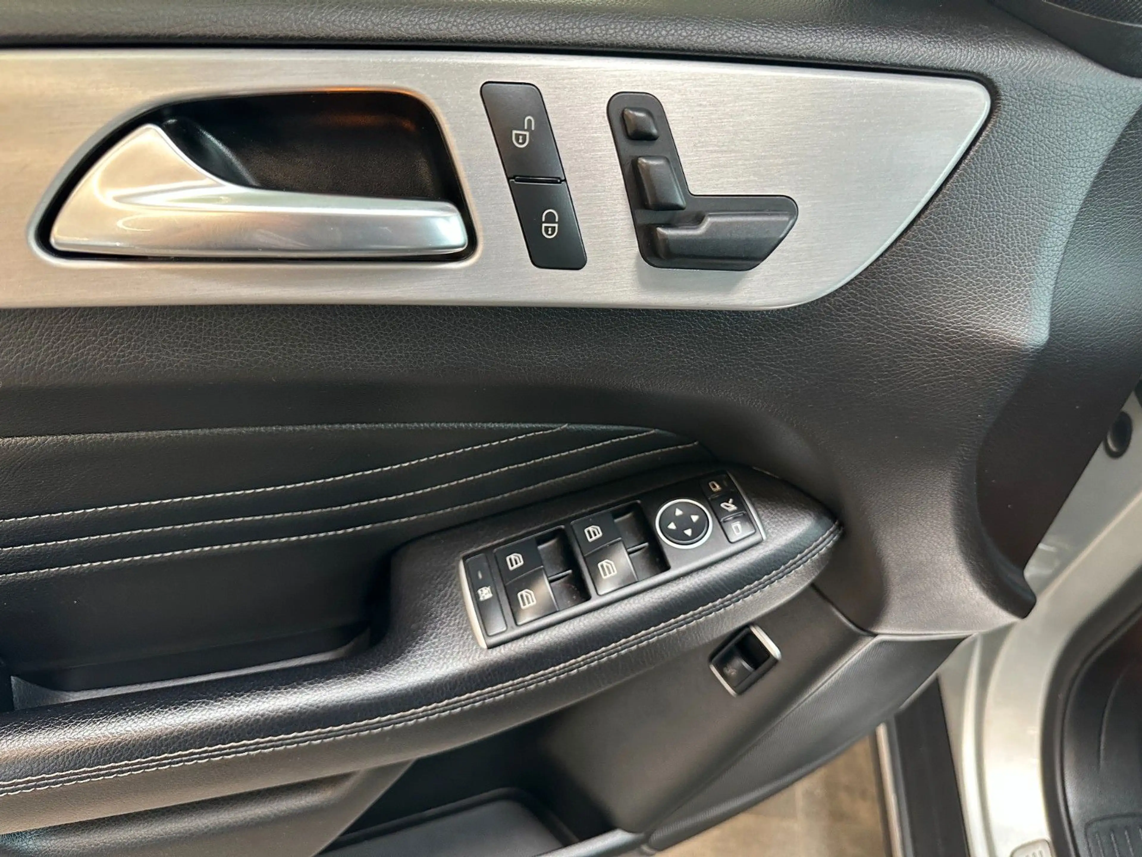 Mercedes-Benz ML 250 *PANO*Tempo*Sport*BI-Xenon* — photo 7