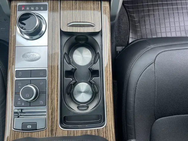 Land Rover Range Rover view 4