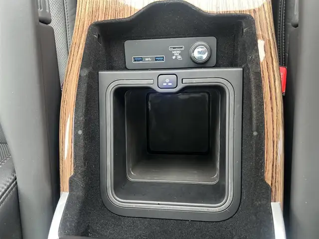 Land Rover Range Rover view 3