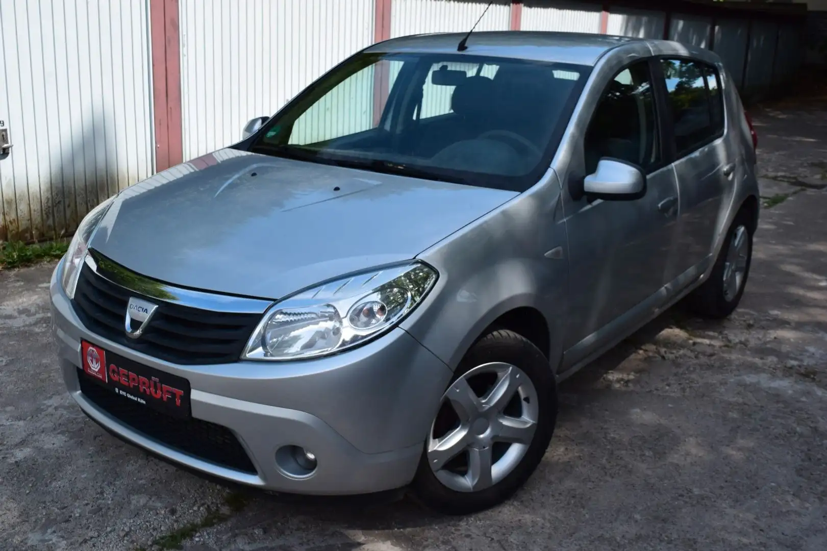 Dacia Sandero Laureate Klima 8-Fachbereift Silber - 1